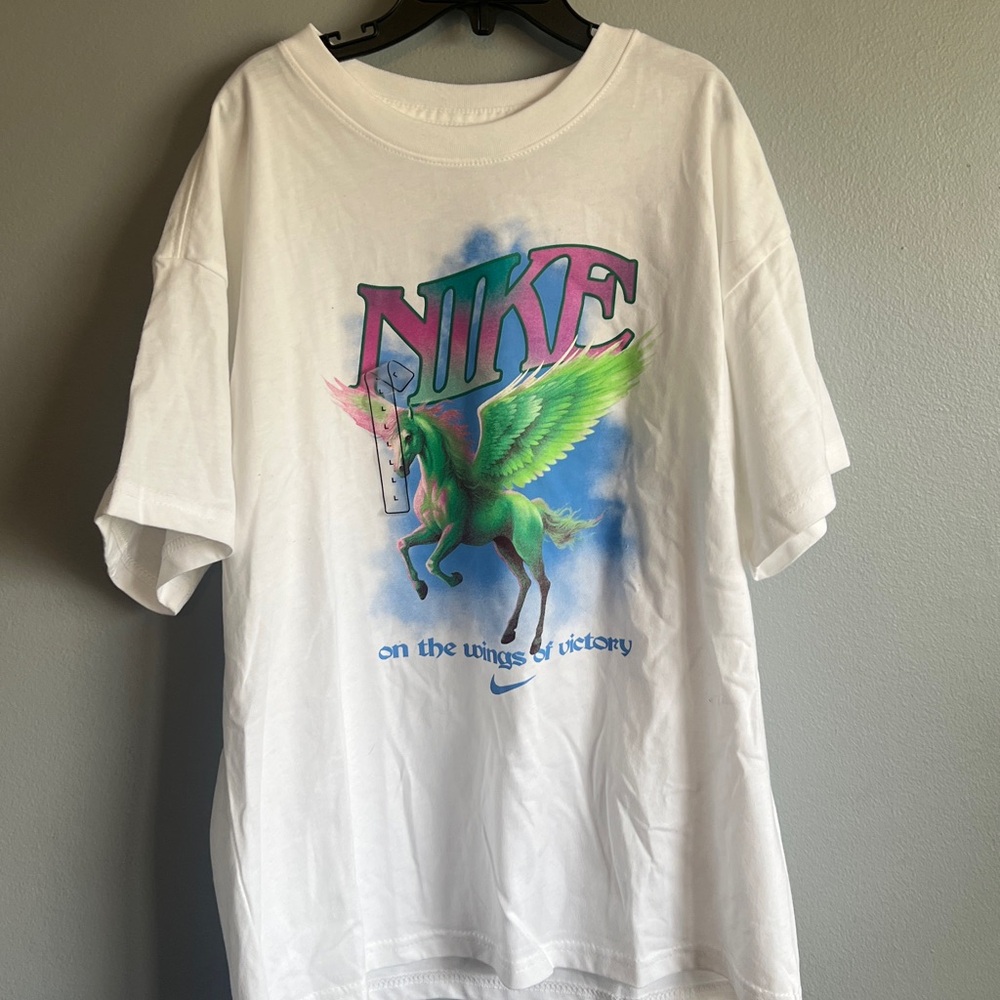 Nike Pegasus on the wings of victory T-shirt, white large